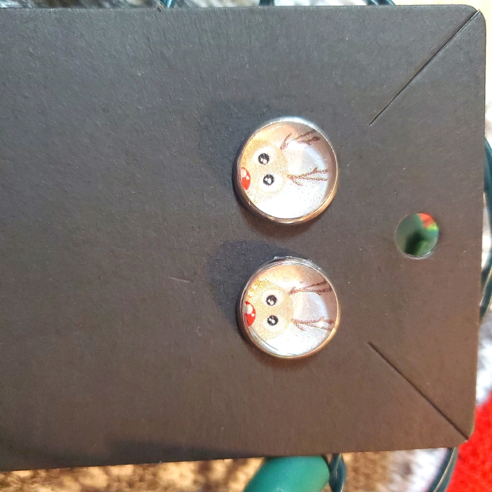 2 sets of Christmas earrings color street